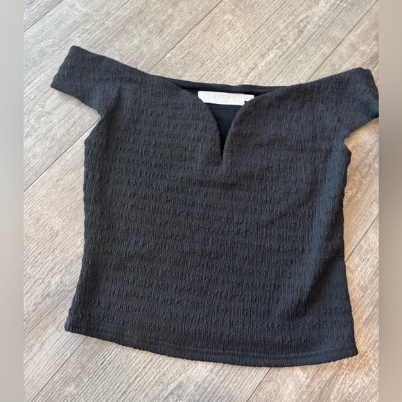 Astr Black Off-Shoulder Crop Top - Picture 8 of 9